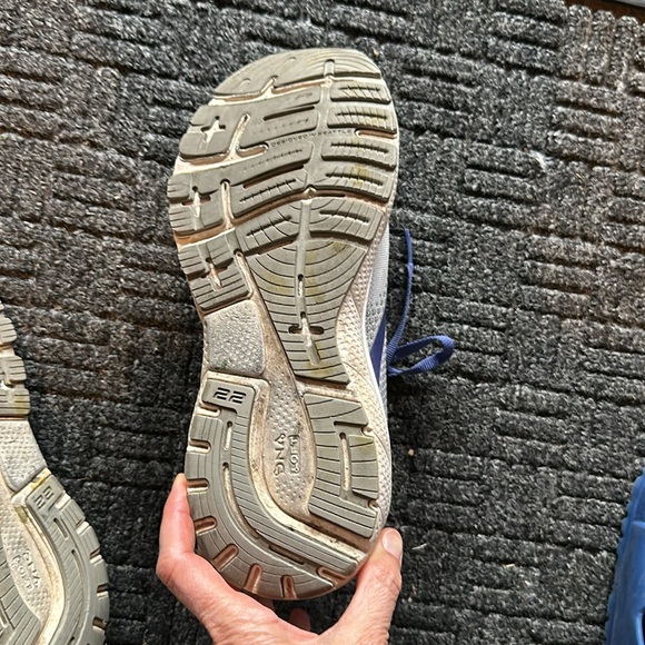 Brooks Adrenaline GTS 22, Narrow 2A - Picture 3 of 8